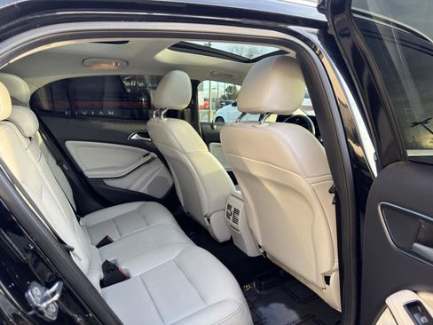 Used 2019 Mercedes-Benz GLA 250 4MATIC image 36