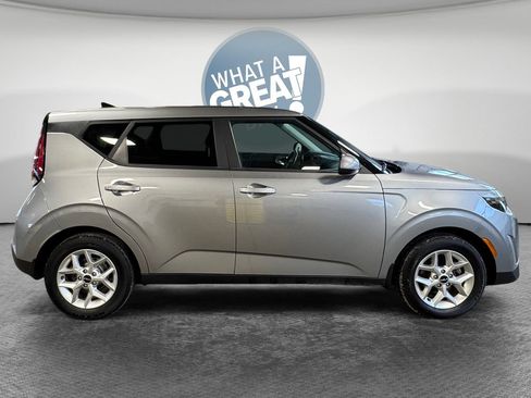 Certified 2023 Kia Soul LX w/ LX Technology Package FWD image 2