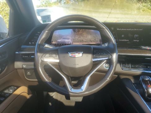 Used 2021 Cadillac Escalade Premium Luxury w/ LPO, Illumination Package image 11