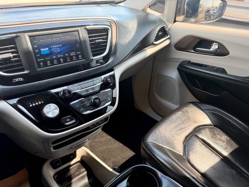 Used 2021 Chrysler Voyager Lxi FWD image 81