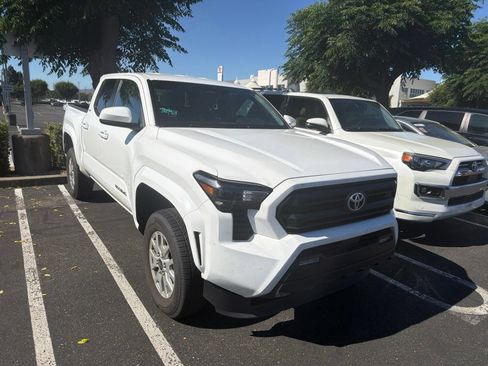 Used 2025 Toyota Tacoma SR5 AWD/4WD image 2