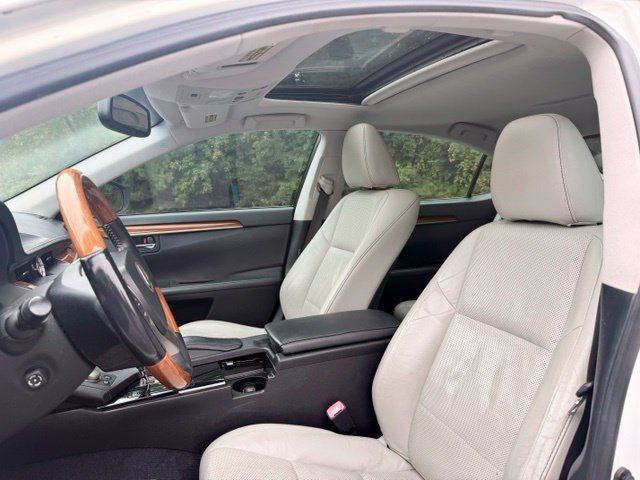 Used 2013 Lexus ES 300h w/ Luxury Pkg FWD image 27