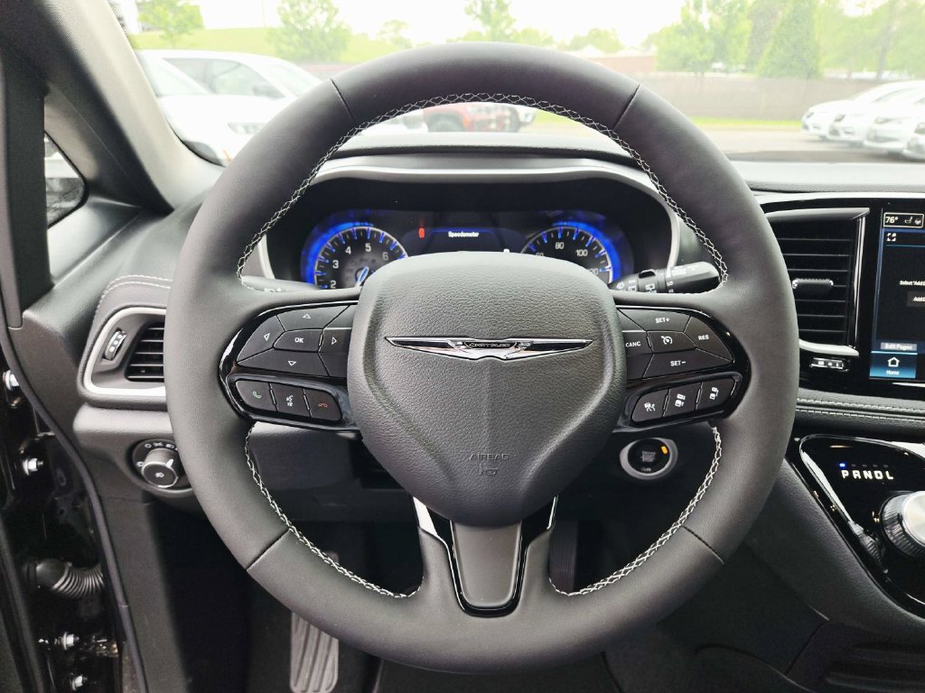 New 2026 Chrysler Pacifica Select w/ S Appearance Package FWD image 21