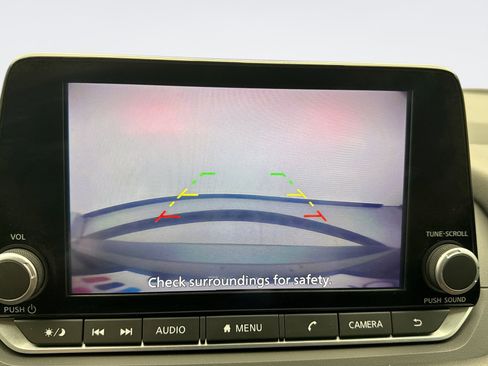 Used 2024 Nissan Rogue S image 15