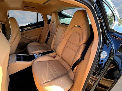 Used 2019 Porsche Panamera RWD image 21