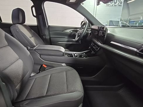 Used 2024 Chevrolet Traverse LT w/ Trailering Package FWD image 34