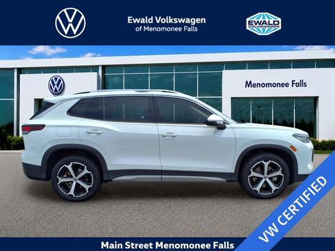 Certified 2025 Volkswagen Tiguan SE w/ Panoramic Sunroof Package AWD/4WD image 8