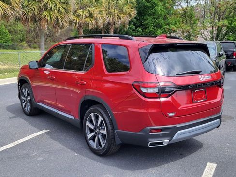 New 2025 Honda Pilot Touring image 4