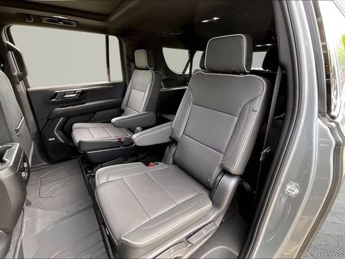 Used 2026 Chevrolet Suburban Premier w/ Sun And Tow Package AWD/4WD image 11