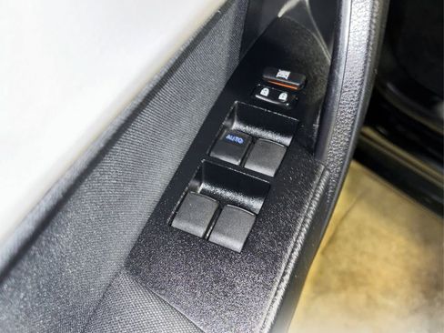 Used 2019 Toyota Corolla LE image 32