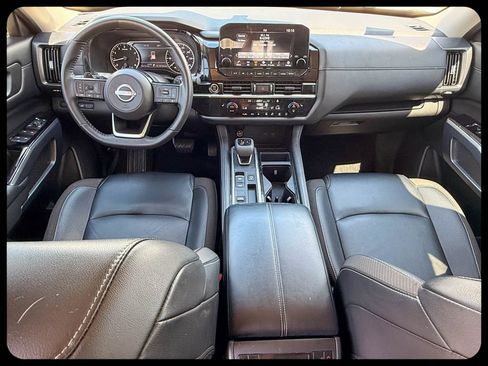 Used 2023 Nissan Pathfinder SL FWD image 24