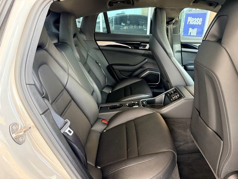 Used 2023 Porsche Panamera RWD image 17