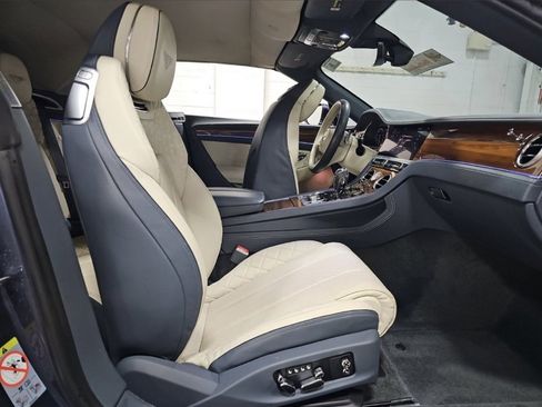 Used 2021 Bentley Continental GT image 3