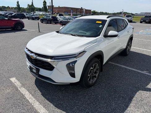 Used 2024 Chevrolet Trax LT FWD image 4