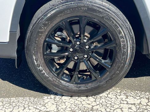 Used 2023 Jeep Cherokee Altitude Lux w/ Lux Elite Package image 6