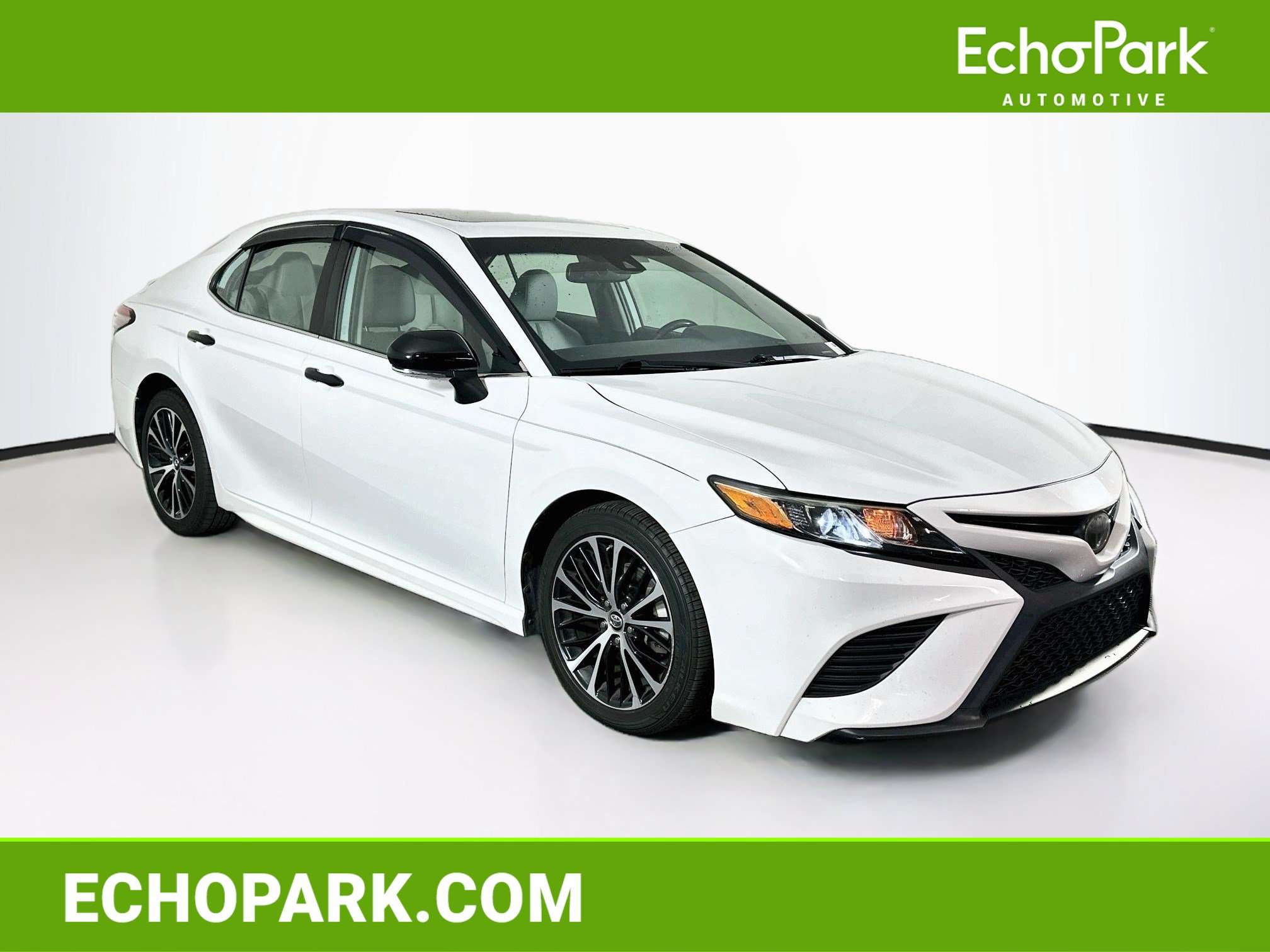 Used 2019 Toyota Camry SE w/ Convenience Package FWD image 1