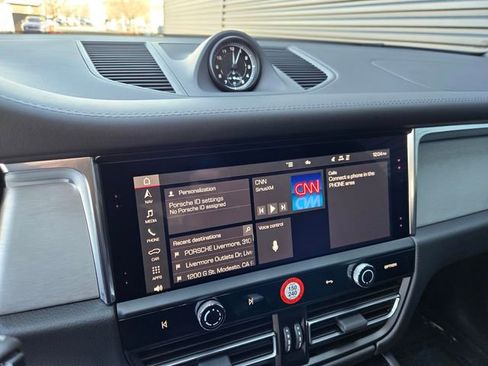 Used 2025 Porsche Macan image 22