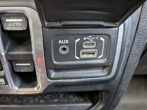 Used 2018 Jeep Wrangler Unlimited Sahara AWD/4WD image 26