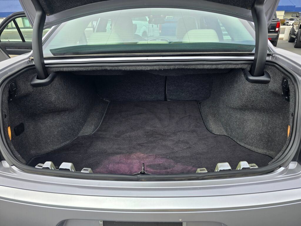 Used 2018 Chrysler 300 Limited AWD/4WD image 14