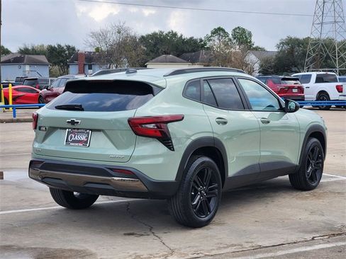 Used 2025 Chevrolet Trax ACTIV w/ Sunroof Package image 7