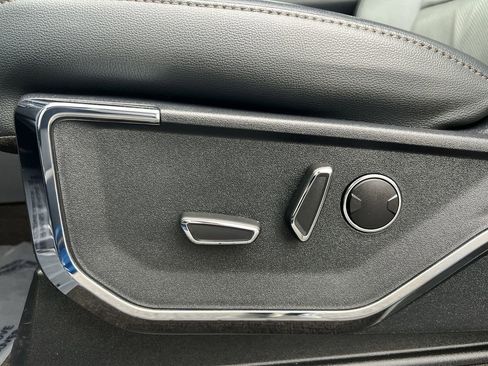 Used 2022 Ford F150 Lightning Lariat image 14