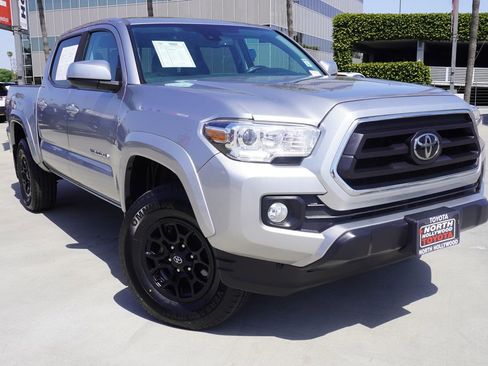 Used 2022 Toyota Tacoma SR5 RWD image 2