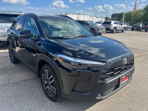 Used 2026 Toyota Corolla Cross XLE FWD image 3