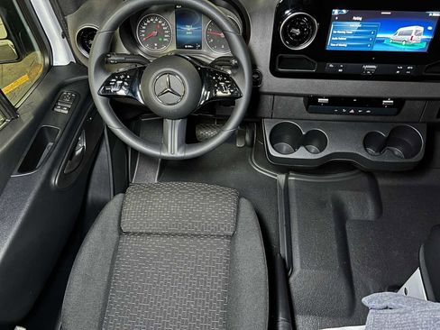 Used 2025 Mercedes-Benz Sprinter 2500 image 32