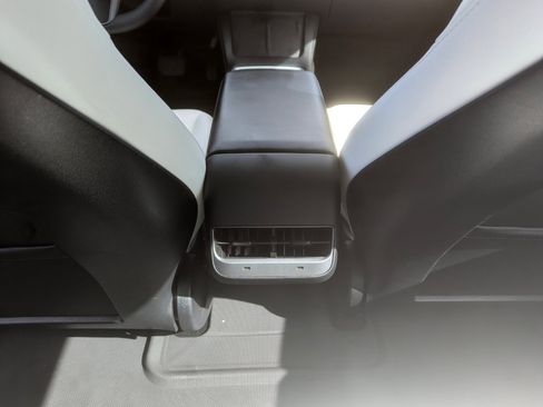 Used 2021 Tesla Model 3 Standard Range Plus image 37