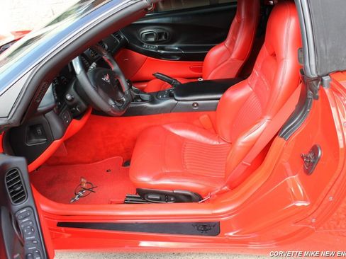 Used 2001 Chevrolet Corvette Convertible w/ Preferred Equipment Group2 RWD image 16