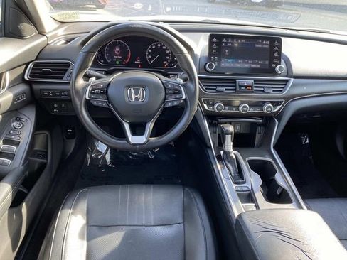 Used 2018 Honda Accord Touring image 12