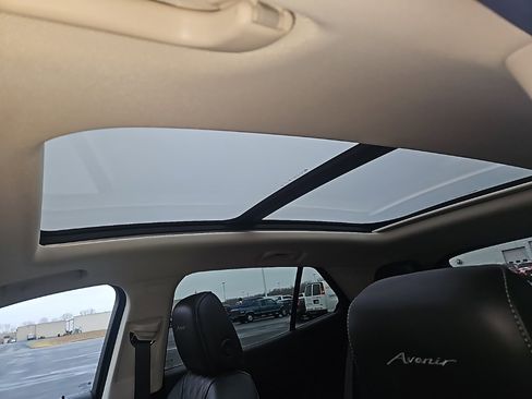 Used 2023 Buick Envision Avenir image 21