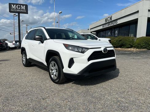 Used 2019 Toyota RAV4 LE image 2