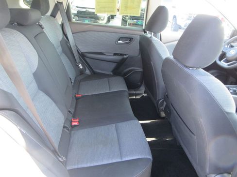 Used 2023 Nissan Rogue SV image 18