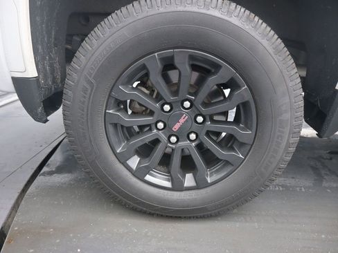 Used 2022 GMC Sierra 1500 AT4X image 12