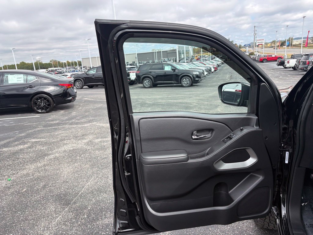 Used 2025 Nissan Frontier SV AWD/4WD image 14