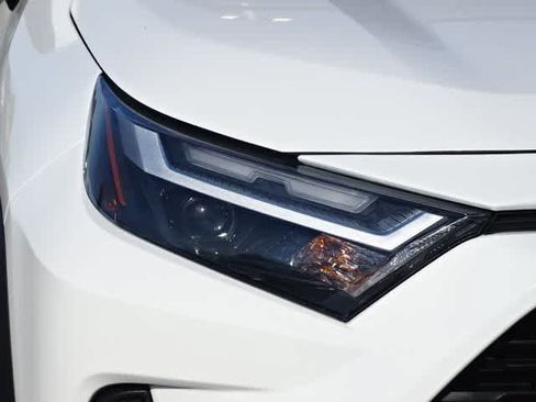 Certified 2022 Toyota RAV4 XLE w/ Convenience Package FWD image 5