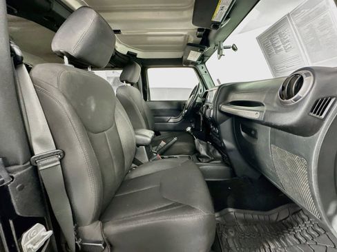 Used 2018 Jeep Wrangler Sport w/ Connectivity Group AWD/4WD image 23