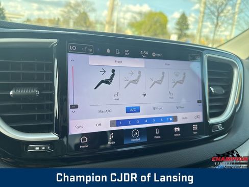 Used 2023 Chrysler Pacifica Touring-L FWD image 26