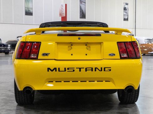 Used 2004 Ford Mustang GT RWD image 6