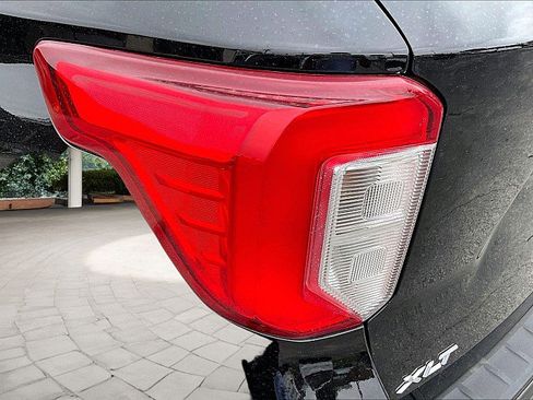 Used 2021 Ford Explorer XLT w/ Equipment Group 202A AWD/4WD image 26