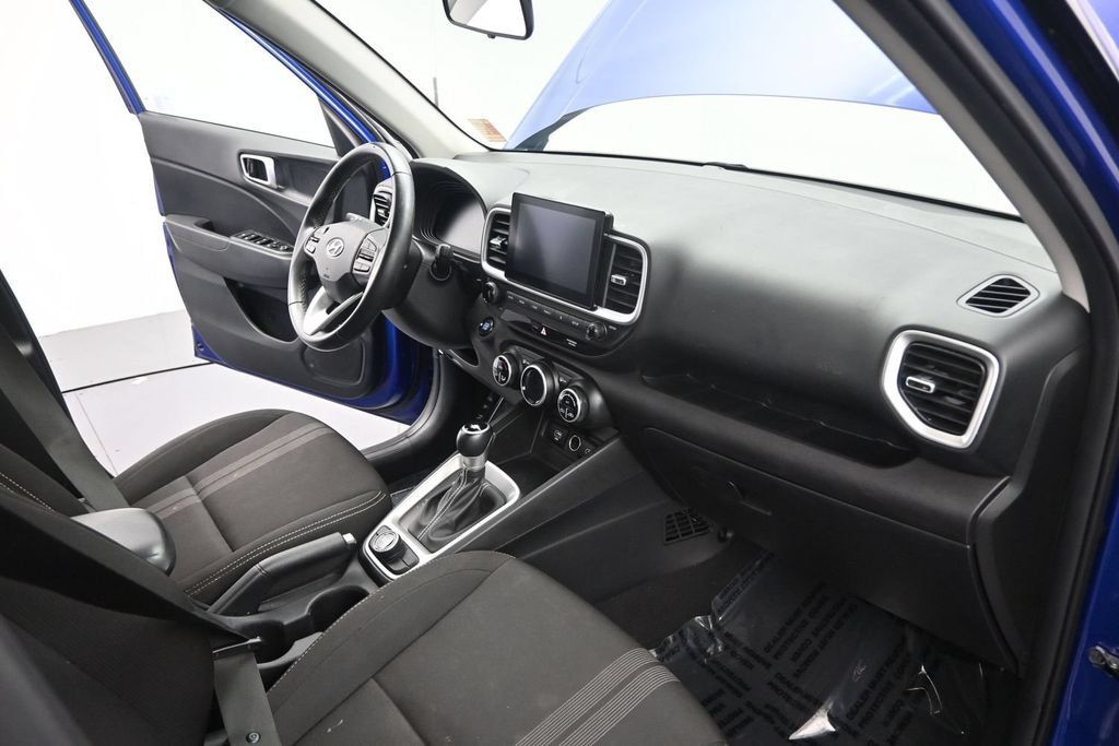 Used 2024 Hyundai Venue SEL FWD image 19