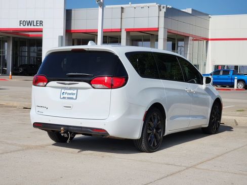 Used 2020 Chrysler Pacifica Touring w/ S Appearance Package FWD image 7