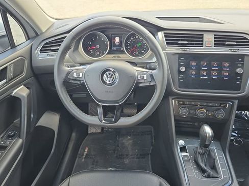 Used 2021 Volkswagen Tiguan SE w/ Panoramic Sunroof Package FWD image 10