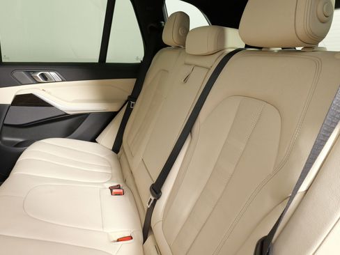 Used 2021 BMW X5 M50i w/ Premium Package image 40