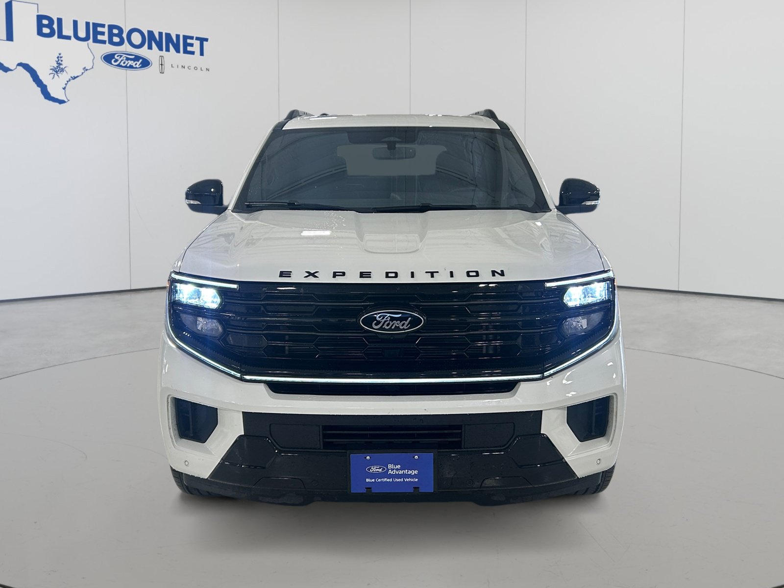 Used 2025 Ford Expedition Platinum w/ Stealth Performance Package AWD/4WD image 2