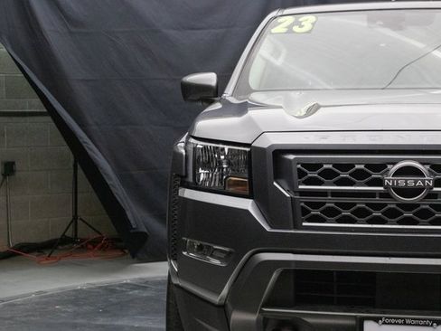 Used 2023 Nissan Frontier SV w/ SV Convenience Package image 5