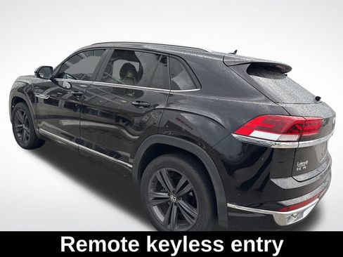 Used 2020 Volkswagen Atlas Cross Sport SE w/ Towing Package image 4