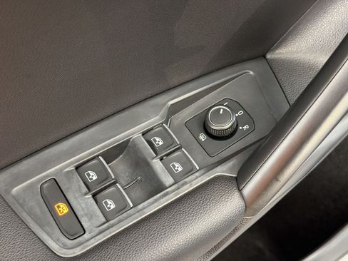 Used 2021 Volkswagen Tiguan SE w/ Panoramic Sunroof Package FWD image 13