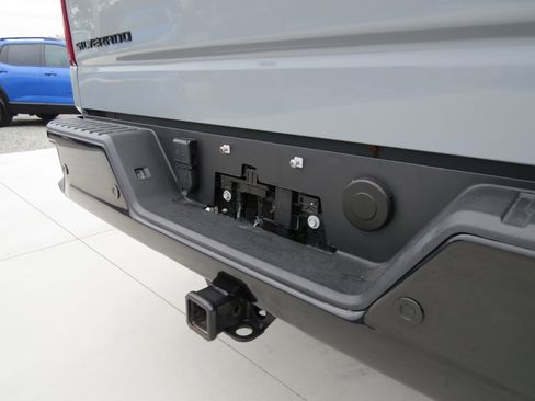 Used 2024 Chevrolet Silverado 1500 ZR2 w/ Technology Package image 11